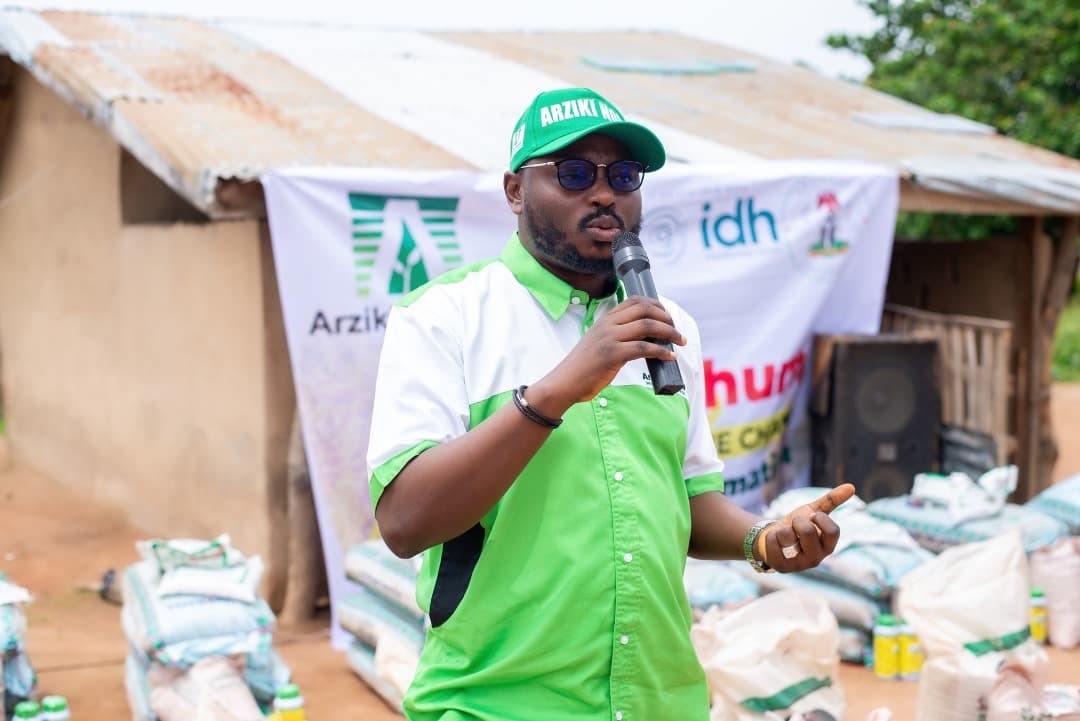 Arzikin Noma flags off input distribution for the Southwest sorghum and soybean project
