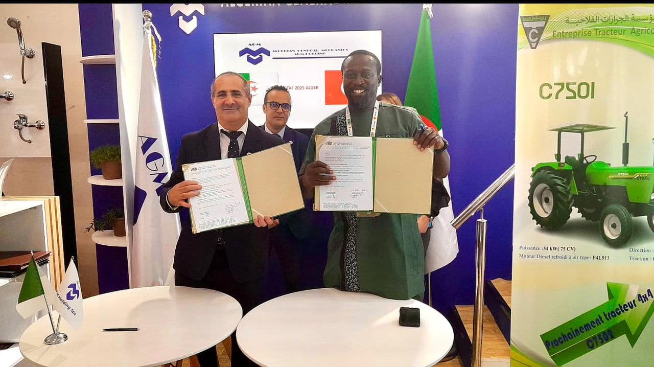 Arzikin Noma signing a partnership with Pmart Trading at IATF 2025 in Algiers
